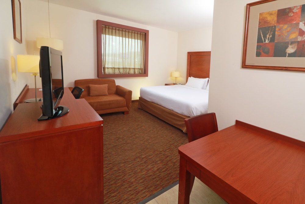 Staybridge Suites Queretaro 15/75