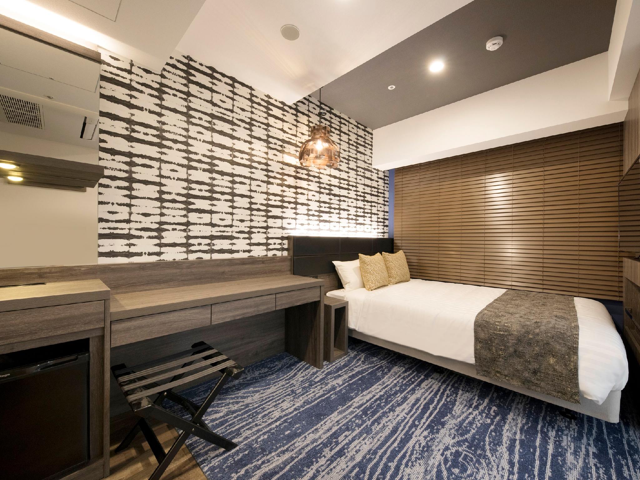 Universal, Standard, Double Bed