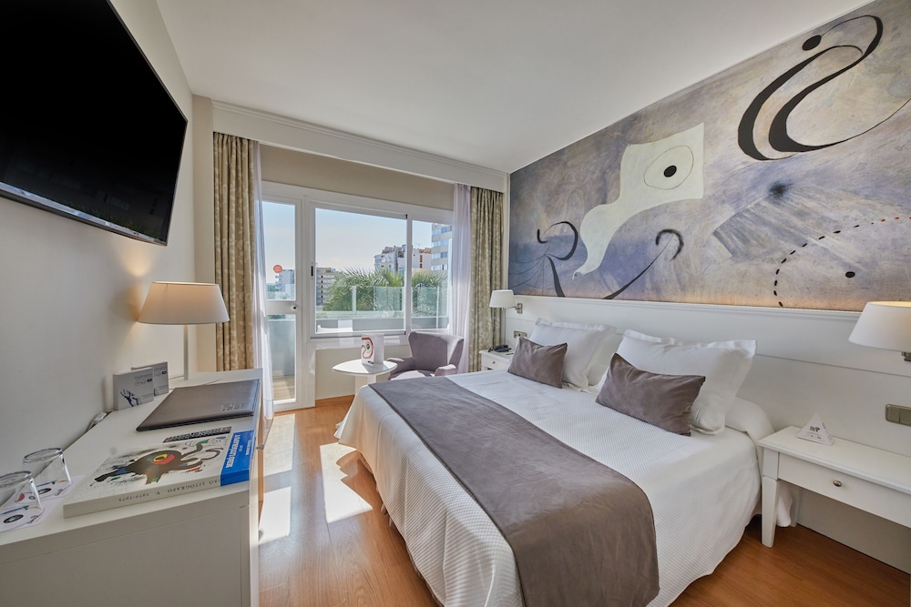 PREMIUM, DOUBLE BED, POOL VIEW