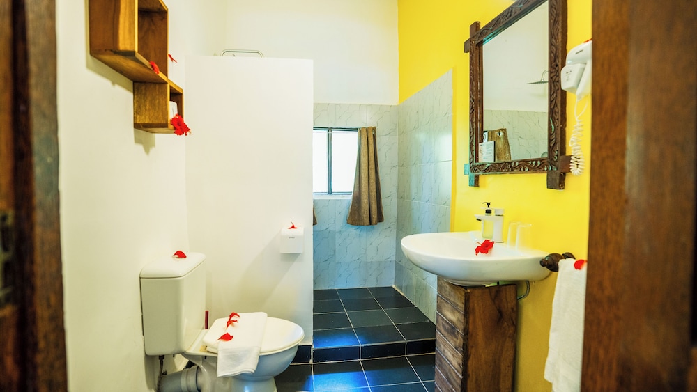 Paradise Beach Resort 50/50