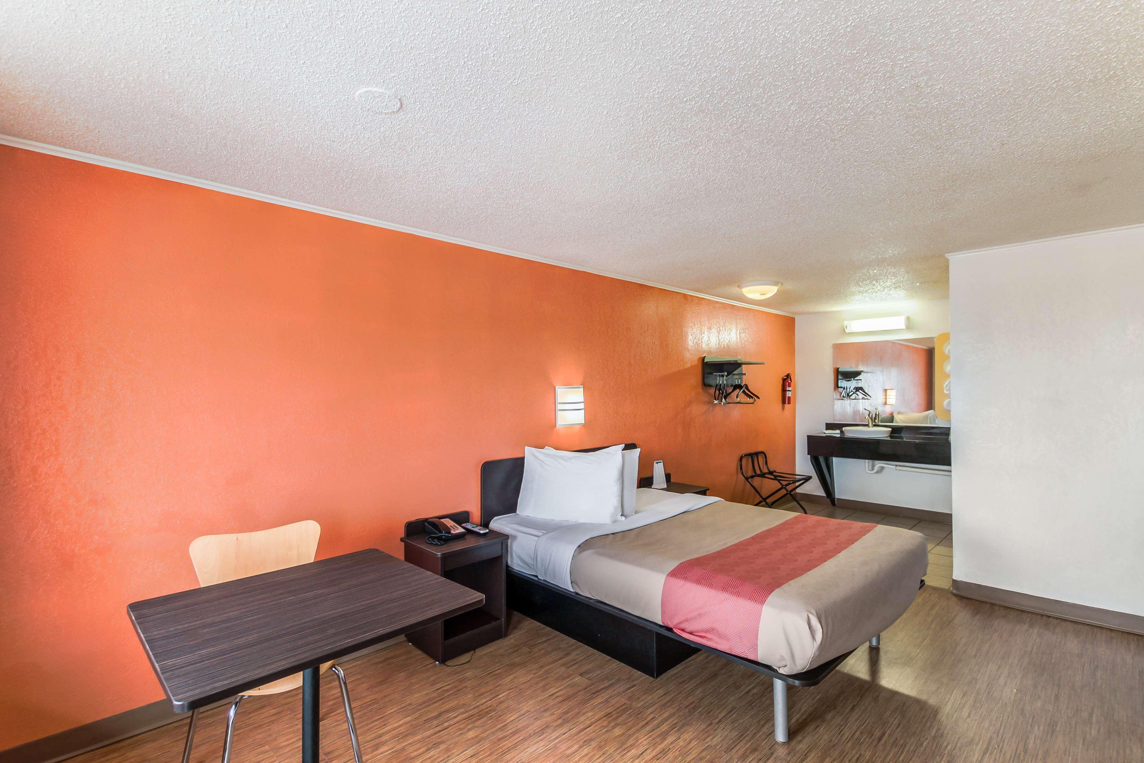 Motel6 Kalamazoo, MI 20/39