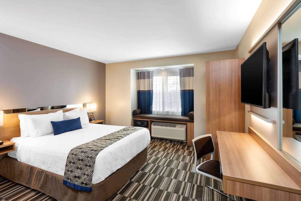 Microtel Inn and Suites by Wyndham Farmington 17/30
