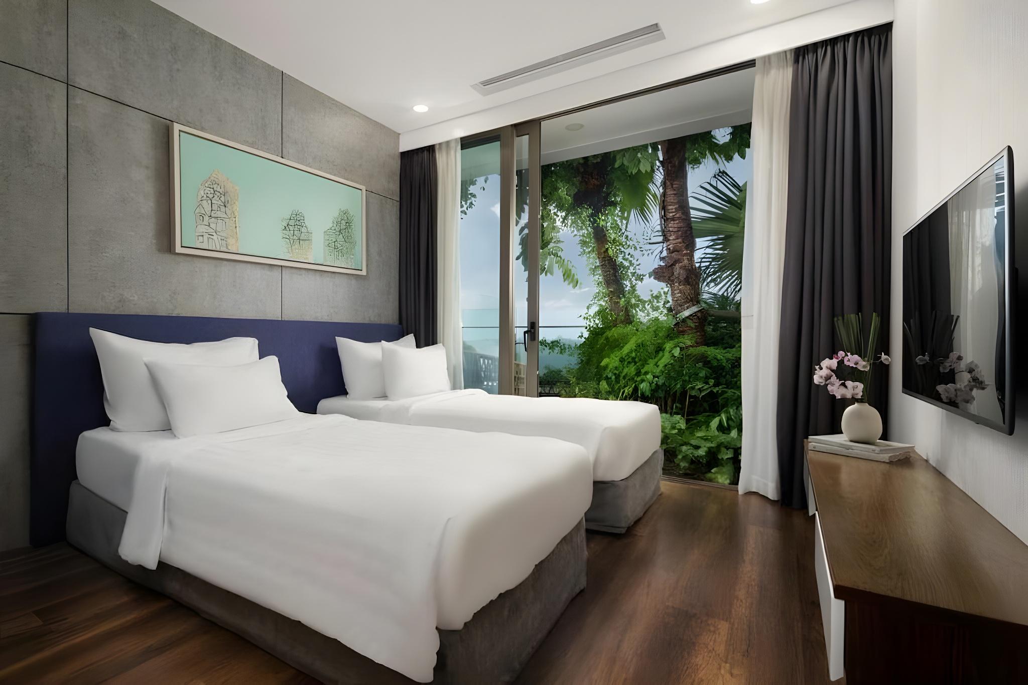 2 Bedrooms, Sky, Premier, Queen and Twin Beds