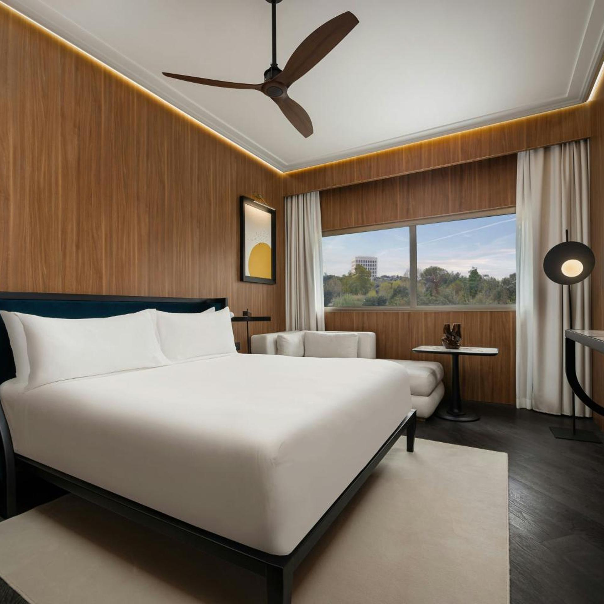 Arc, King Bed
