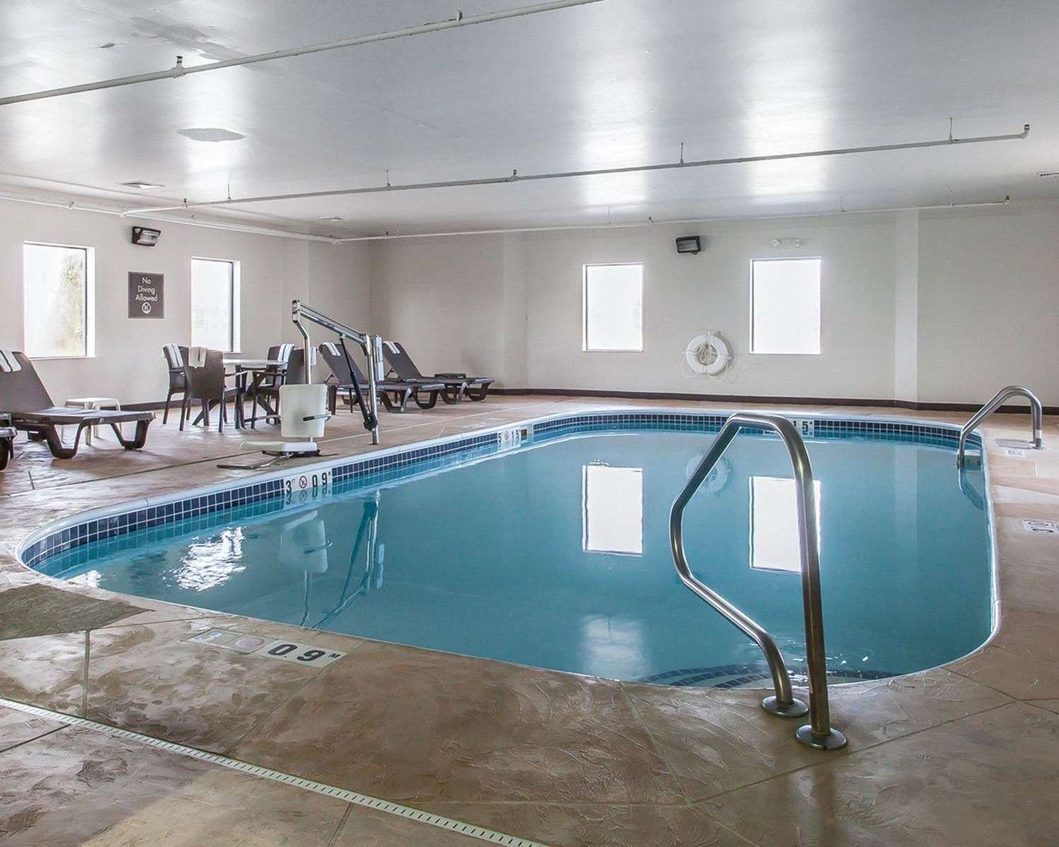 Inn & Suites Near I-90 And Ashtabula 8/14