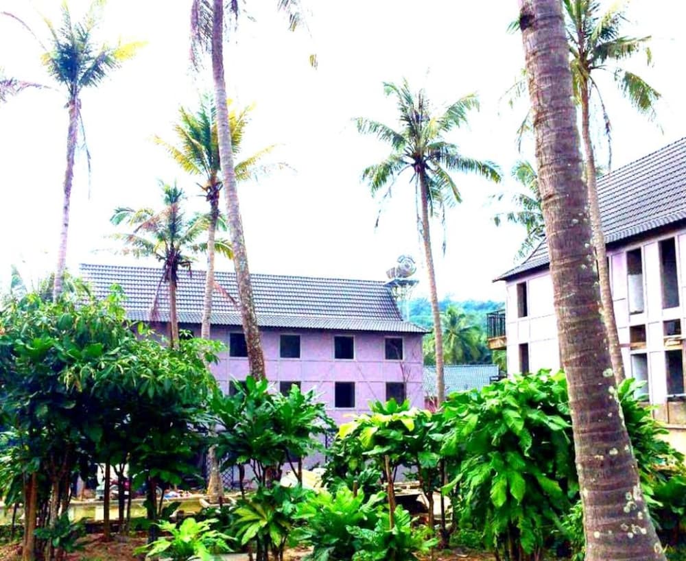 Coco Valley Hotel & Restaurant 55/64