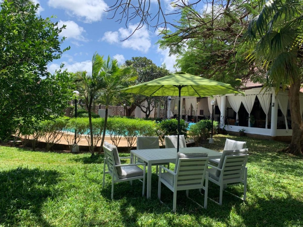 Villa Ameera 12/16