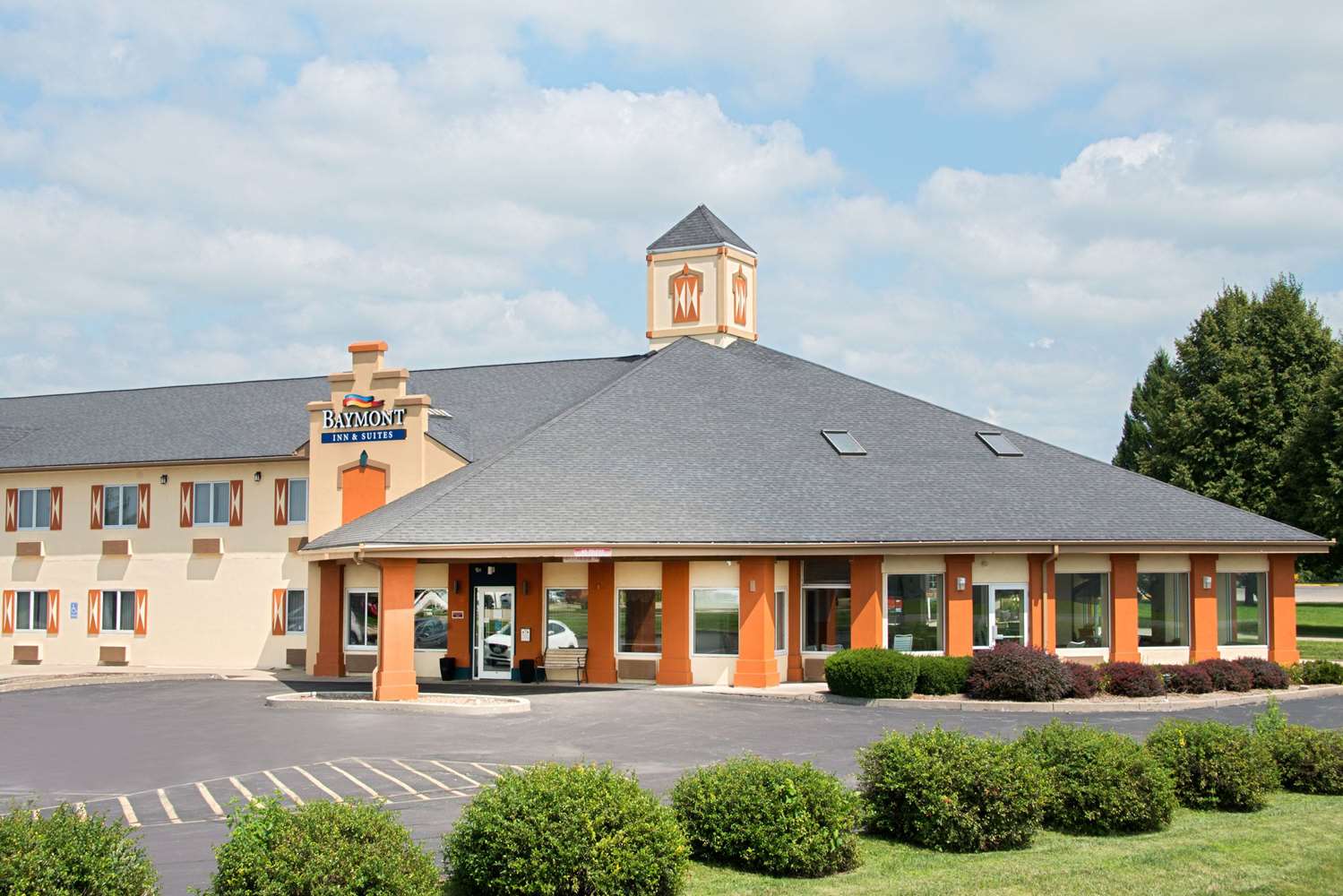 Baymont By Wyndham Pella 2/40