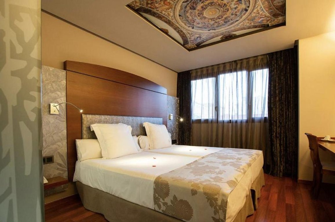 Hotel Sancho Abarca 8/44