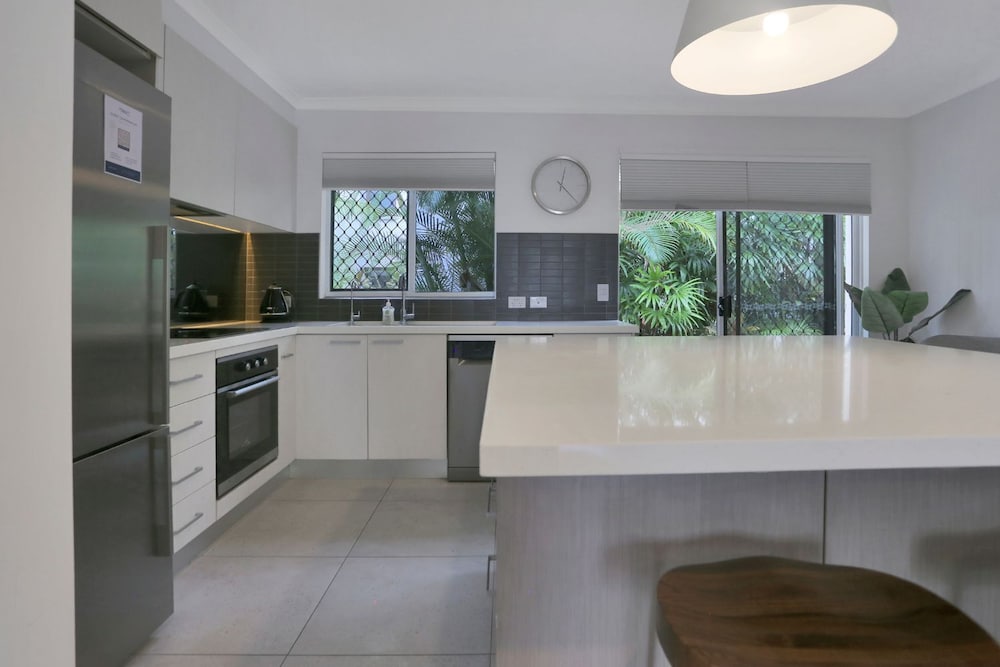 NOOSA PLACE RESORT 8/74