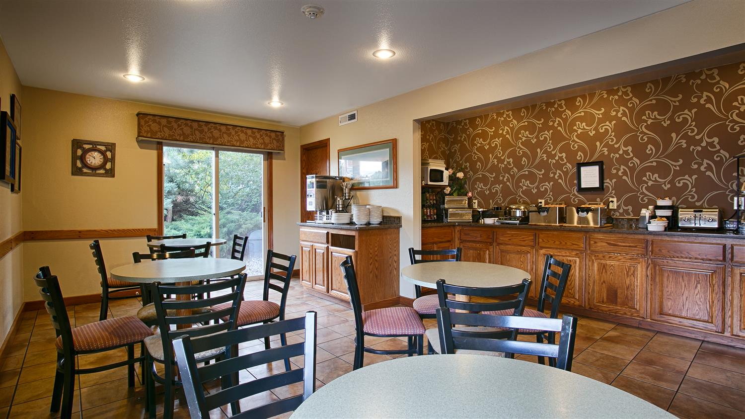 RiverTree Inn 24/27