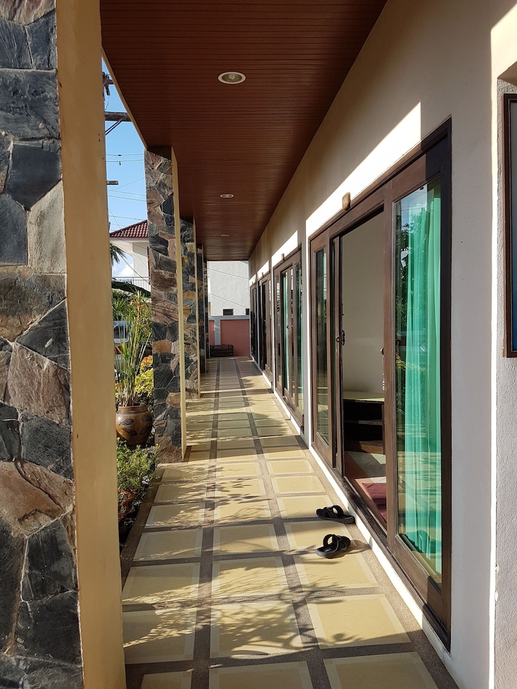Mm House 8/38
