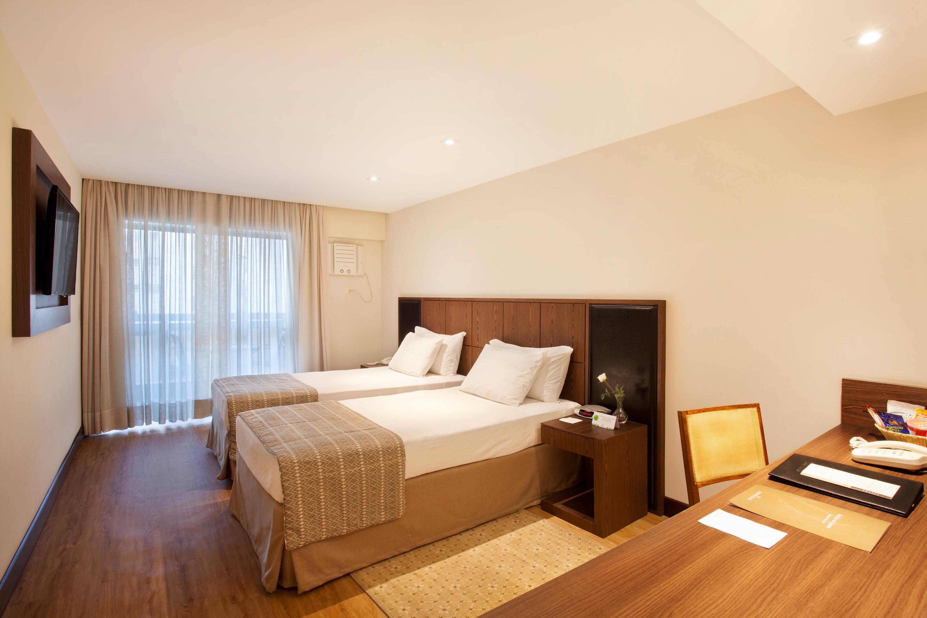 Superior, Twin Beds, Street View