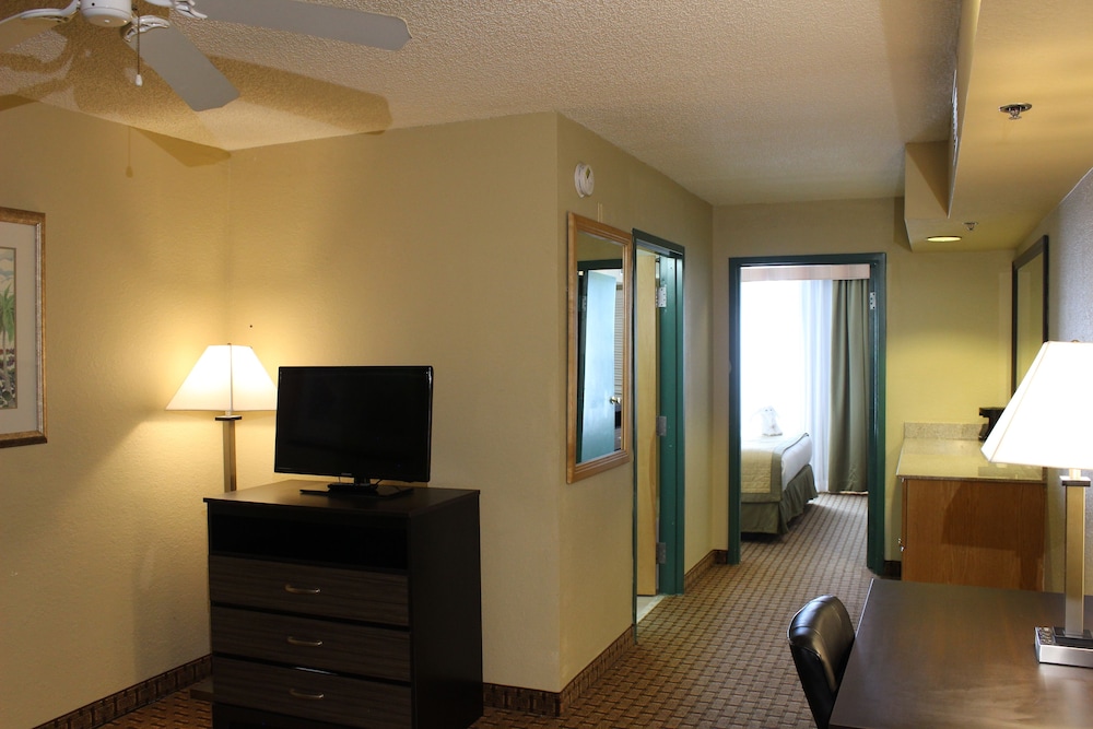 Baymont by Wyndham Fort Myers Airport 27/41