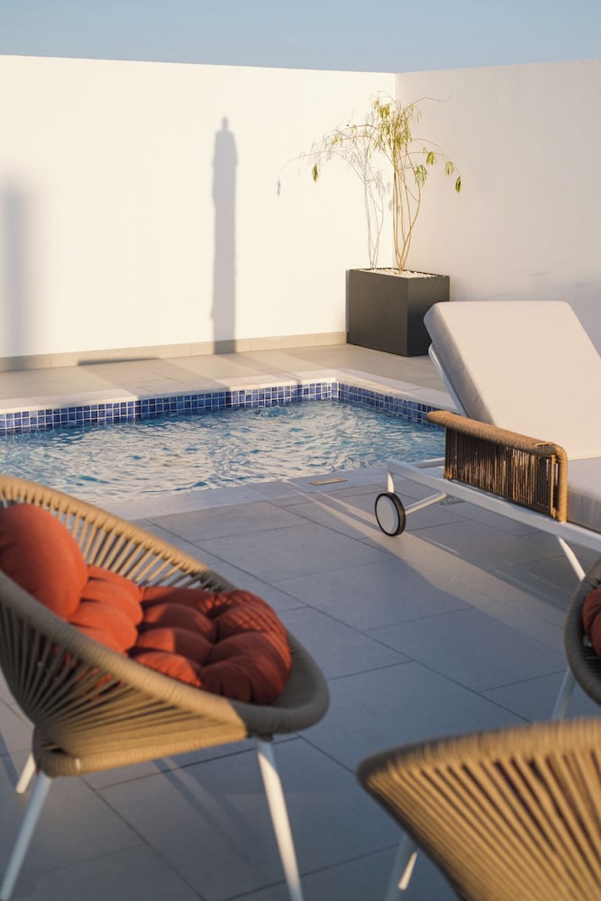 Studio M Muscat 20/43