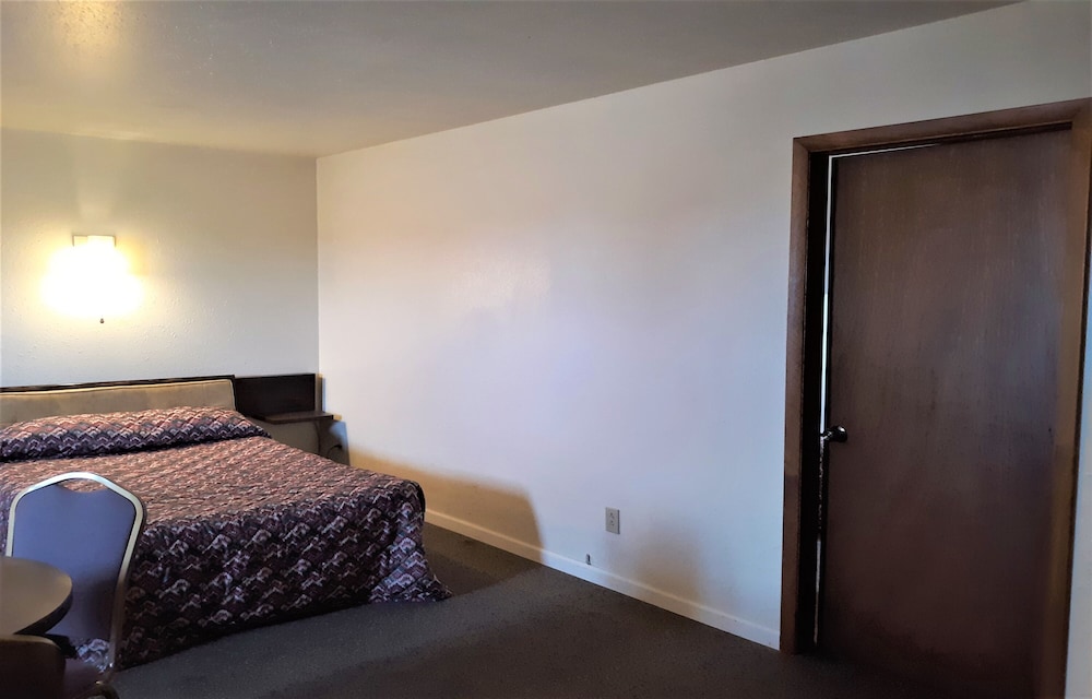 Hotel Cheyenne Wells - US 40 3/36