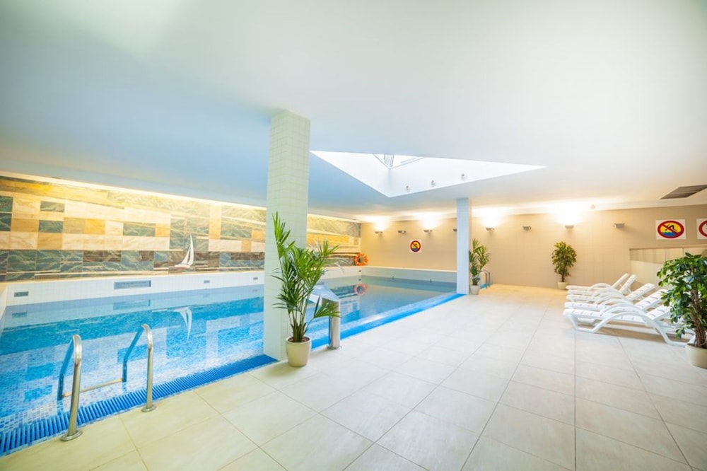 swimming pool spa