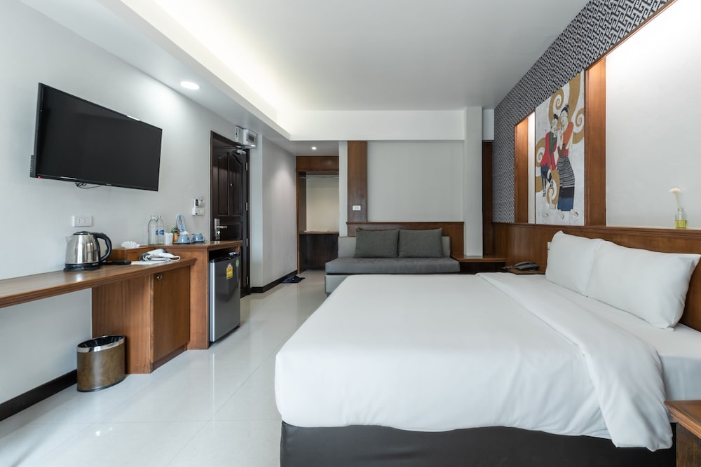 DELUXE, KING BED, SOFA