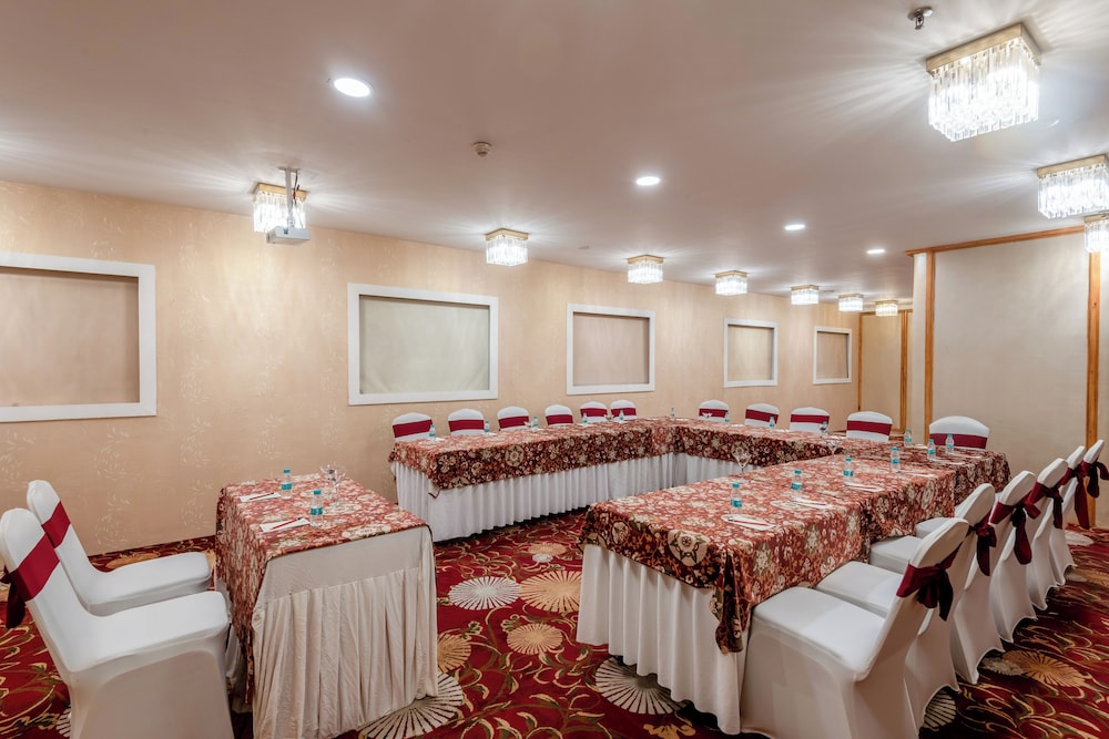 Mango Grove Hotel Chandigarh 35/62