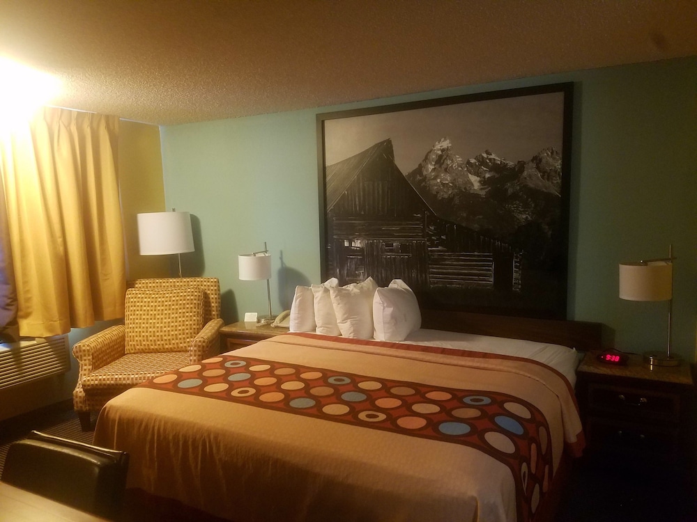 Super 8 by Wyndham Casper East/Evansville 8/33