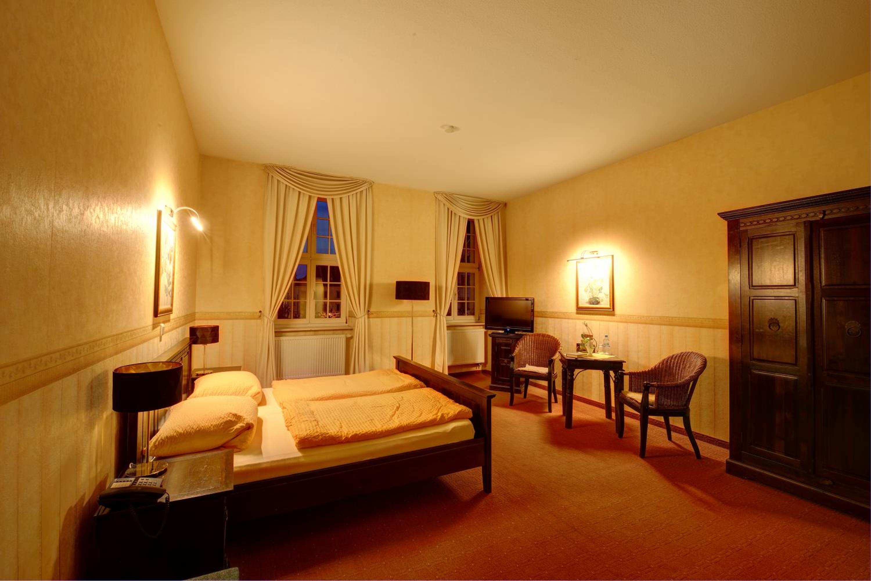غرفة كبيرة بسرير مزدوج، Gotikhotel Frenzelhof 4/10