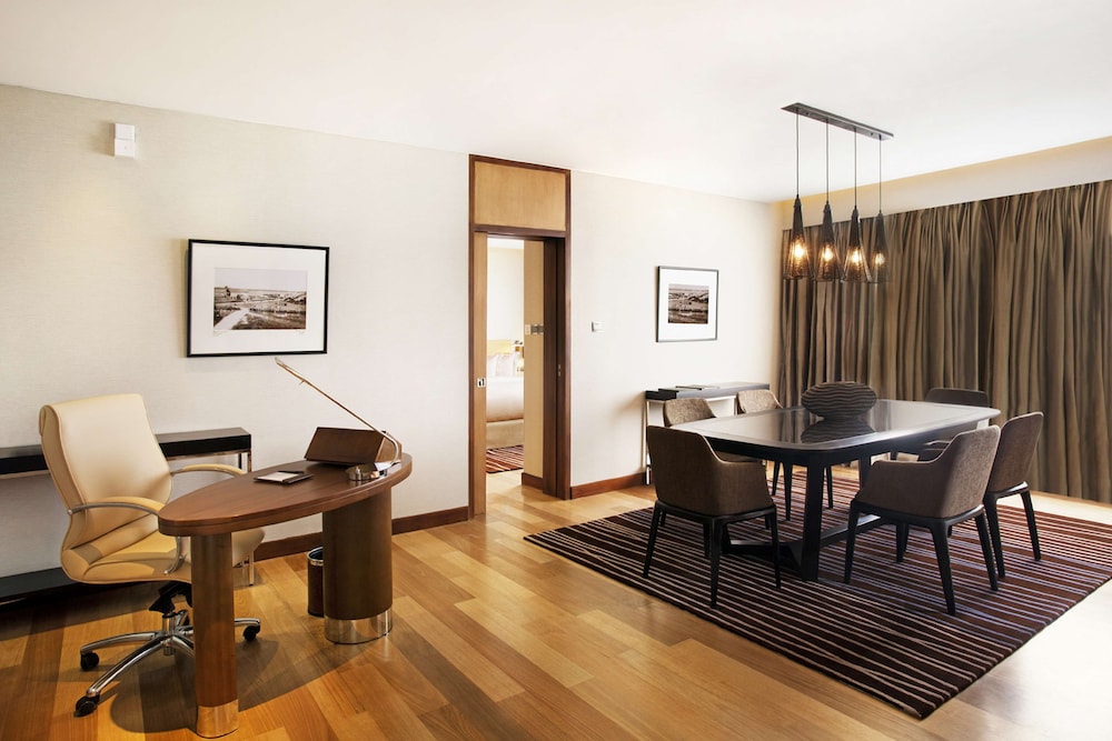Hilton Colombo Residence 79/83