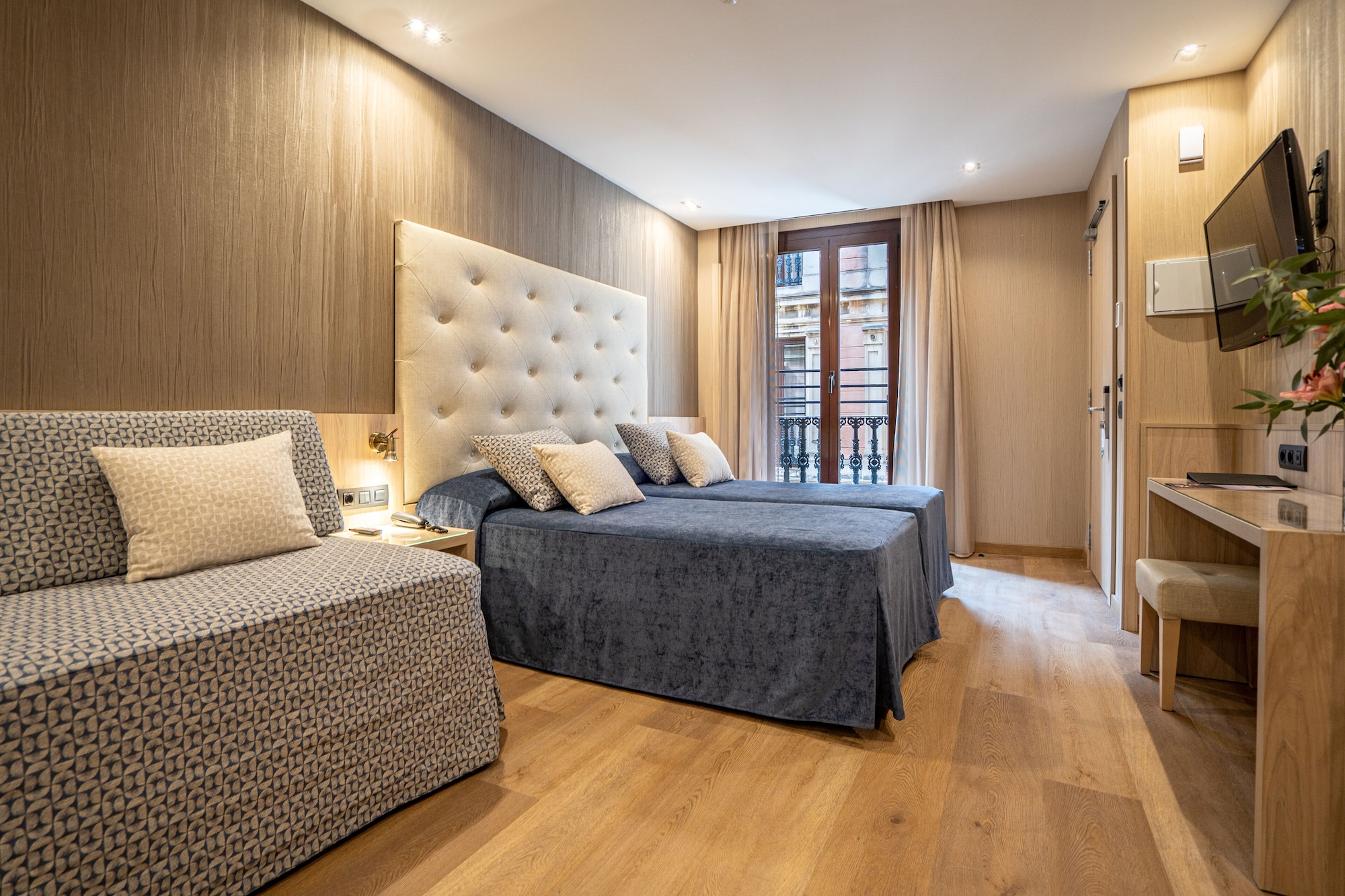 ROOM, TRIPLE