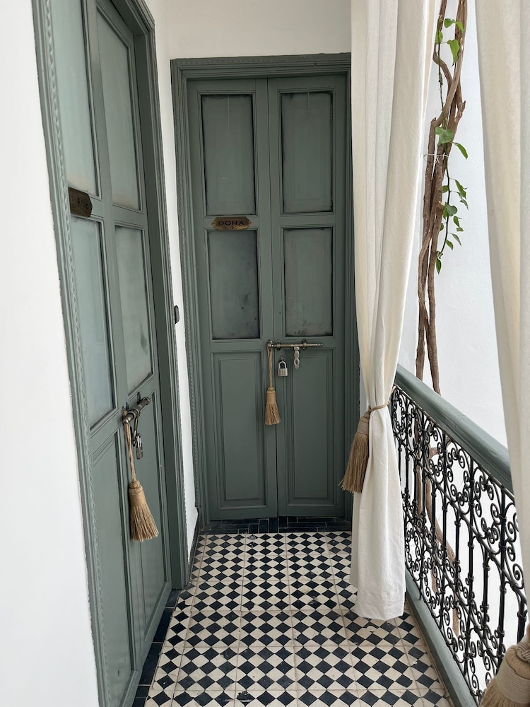Riad Begonville 8/54