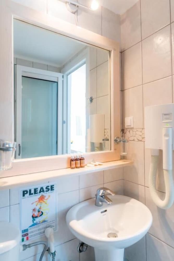 Paradise Beach Resort - Adults Only 67/69