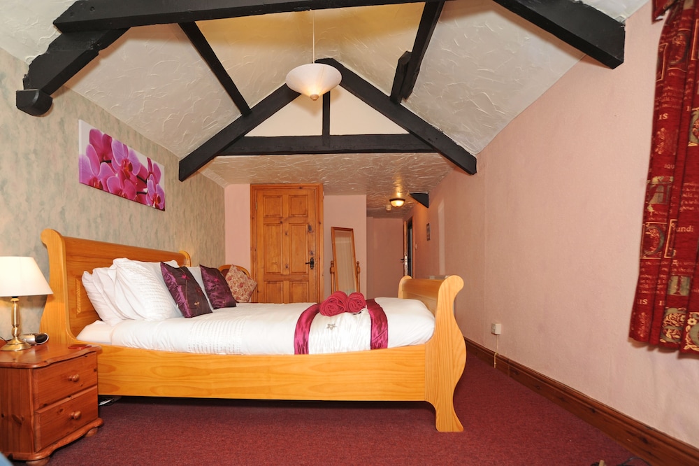 The West Country Inn 23/61