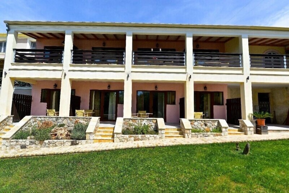 Medusa Luxury Apartments 2/30