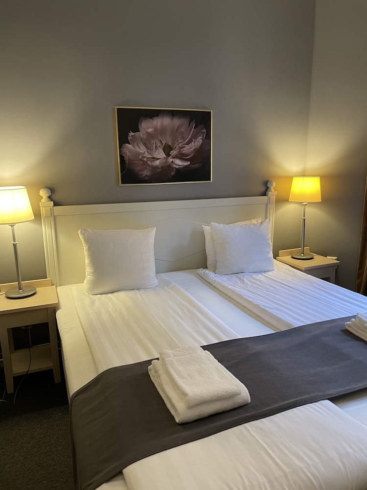 Unique Hotel 25/77
