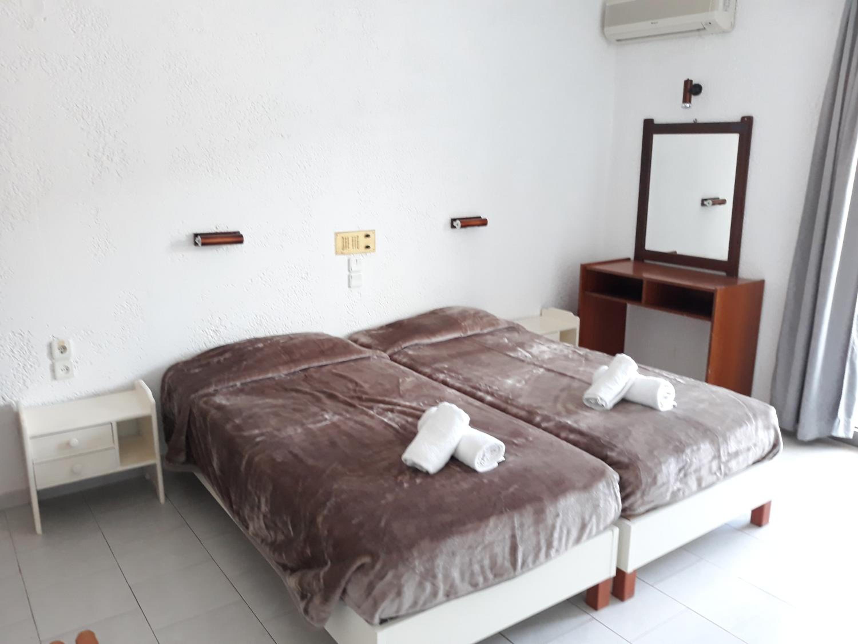 DOUBLE ROOM