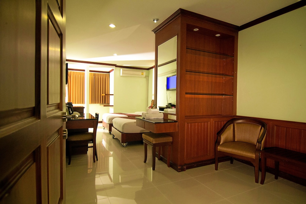 Sky Suites 22/35