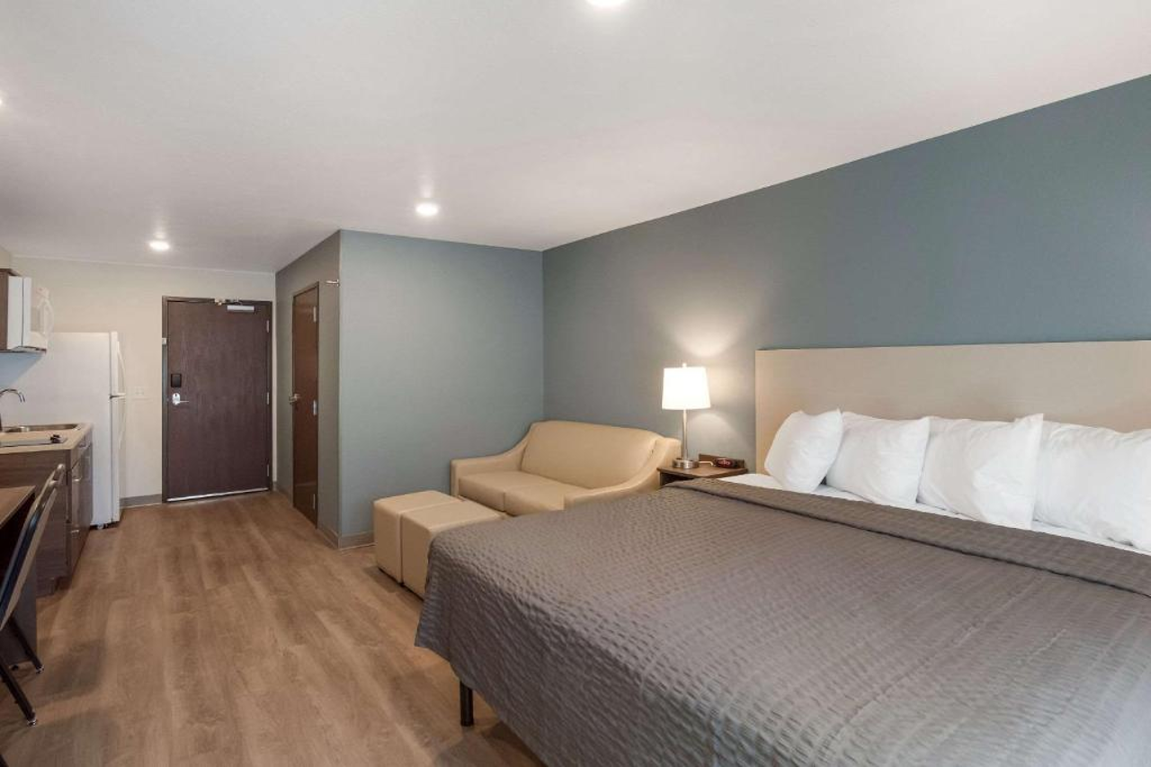 WoodSpring Suites Colorado Springs North - Air Force Academy 16/27