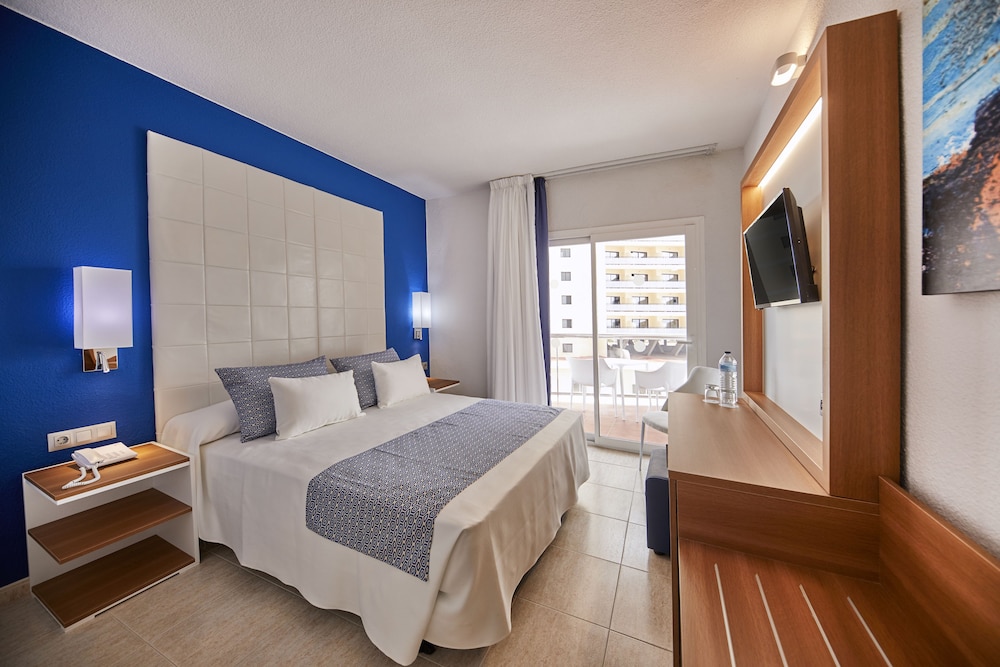 ROOM, DOUBLE BED, PARTIAL SEA VIEW