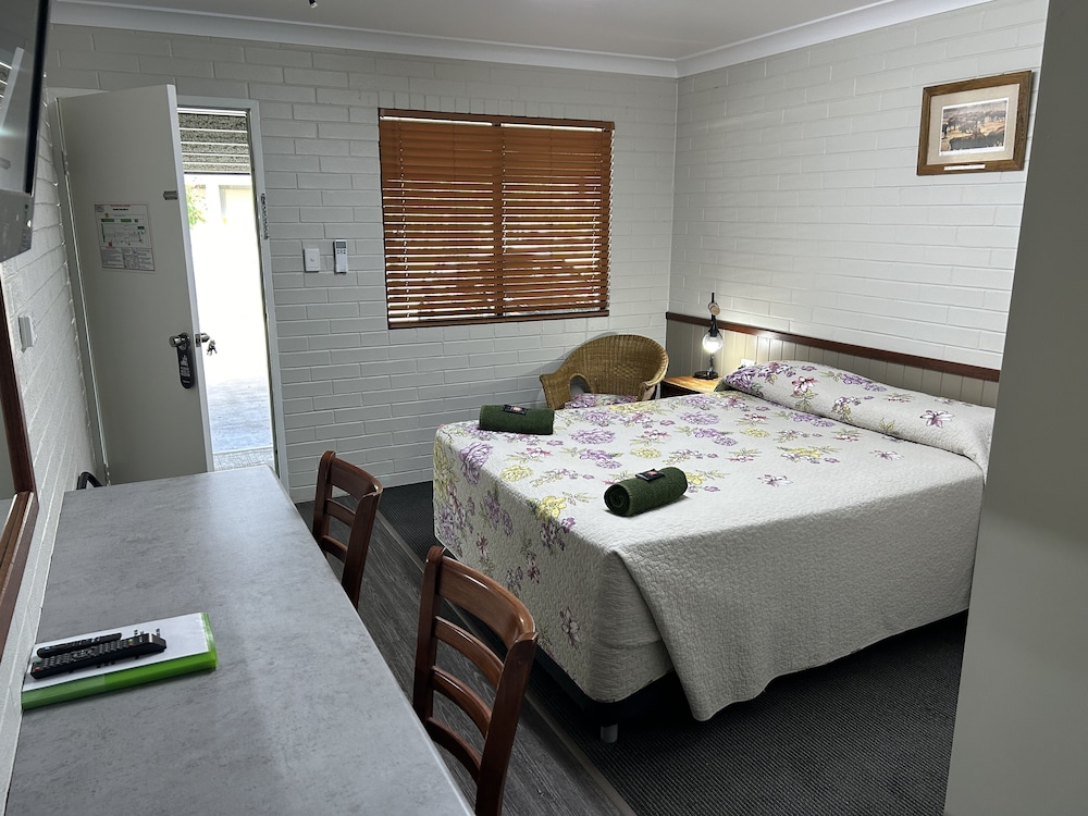 Barcaldine Country Motor Inn 19/45
