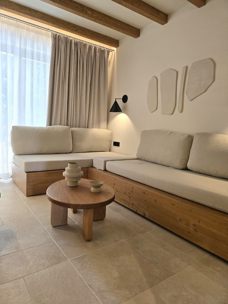 Aegean Houses 96/121