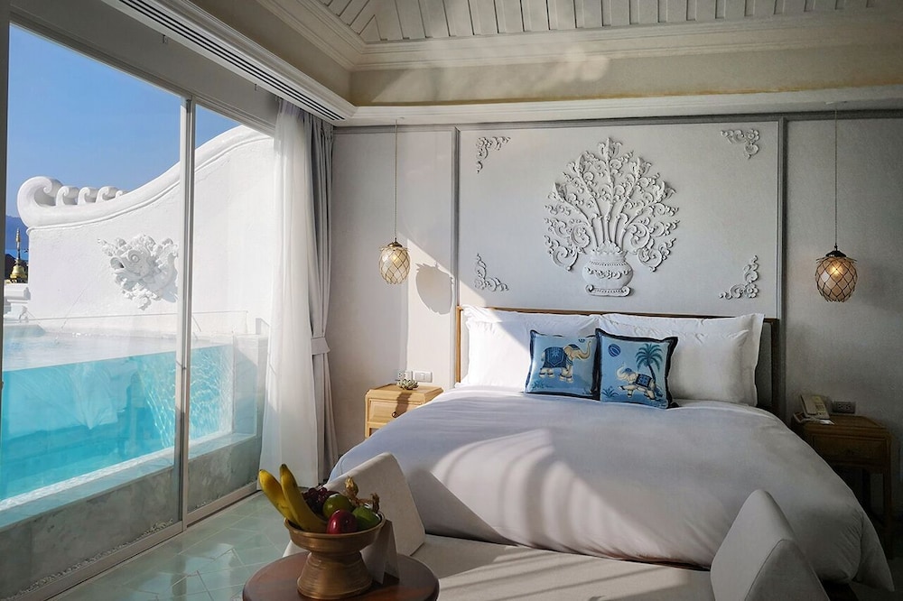 Pool, Suite, King Bed