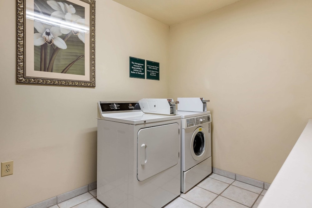 Comfort Inn Warren I-69 16/30