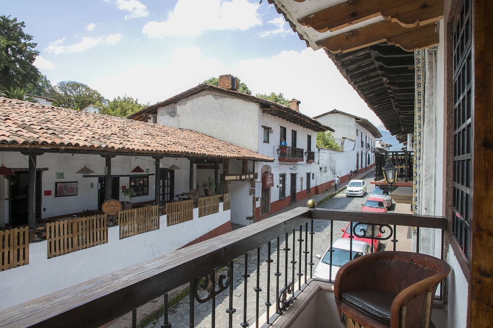 Tonancalli Hotel 1/22