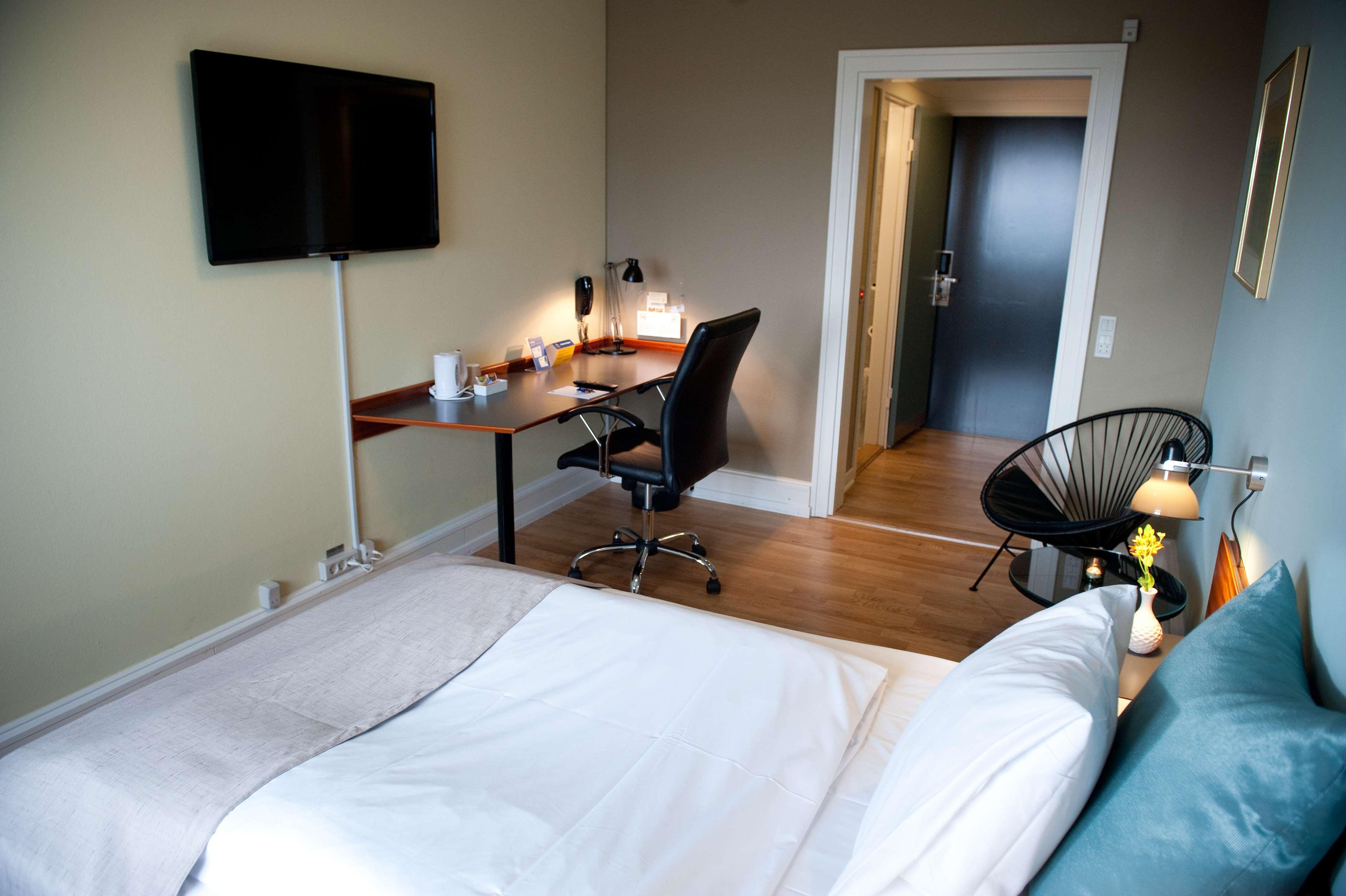 Room, Double Bed