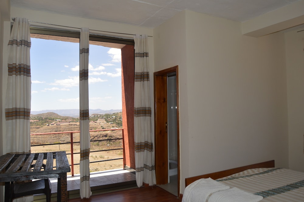 Zan-Seyoum Hotel 25/50