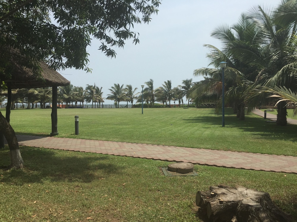 La Palm Royal Beach Hotel 66/68