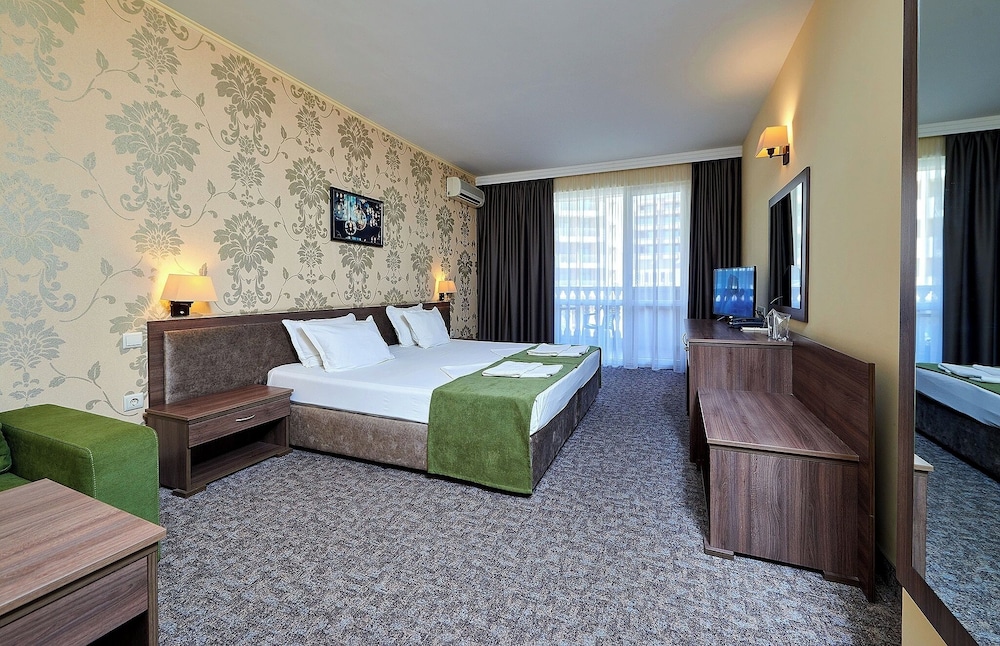 ROOM, SINGLE, DOUBLE BED
