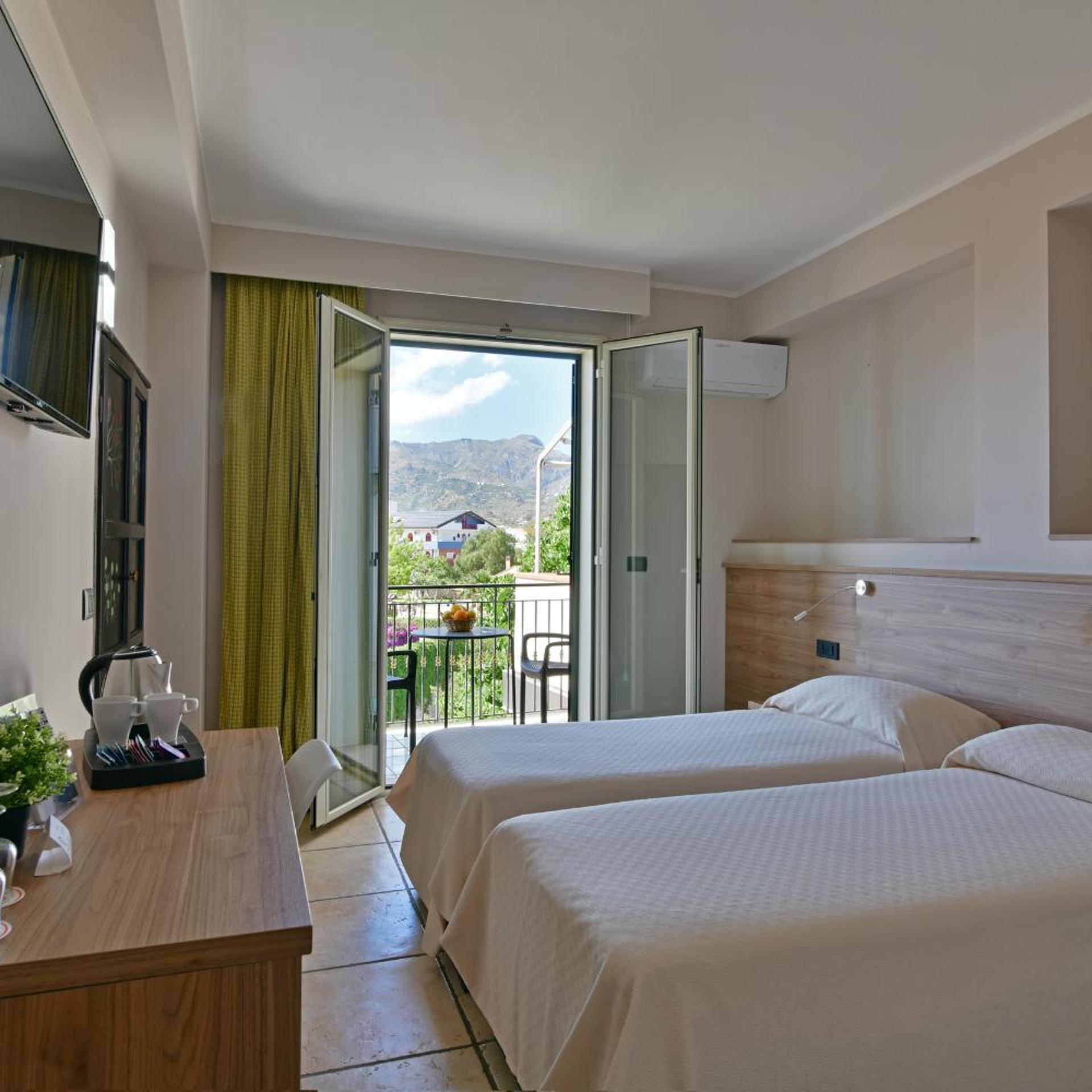 غرفة بسرير مزدوج أو سريرين منفصلين بشرفة، Villa Linda 6/10
