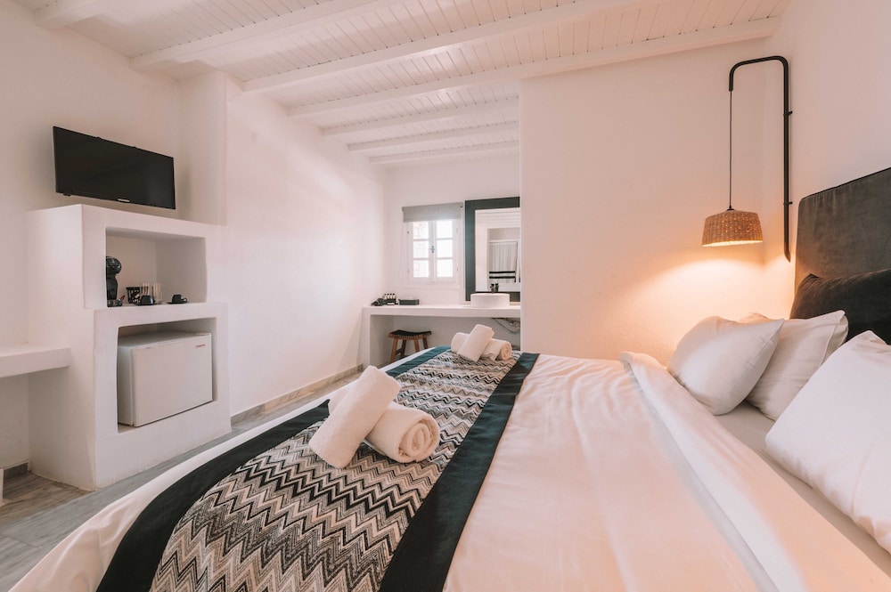 Family Suite, King Bed, Sunset View, 2 Sofa