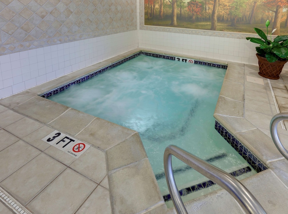 Hampton Inn Hartford Airport 15/44