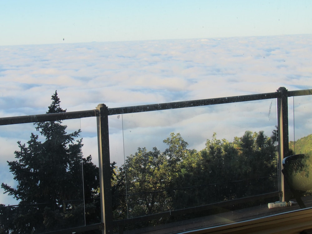 The Sky View Inn 60/67