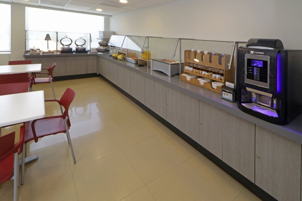 City Express Junior by Marriott Toluca Aeropuerto 25/50